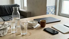 Dor de cabeça: o que pode ajudar em casa (e os sinais de alerta a conhecer)