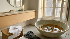 Banho de pés com tomilho: funciona mesmo e o que convém saber antes de experimentar