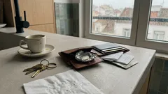 Porque é que há quem guarde uma moeda embrulhada em papel de alumínio na carteira