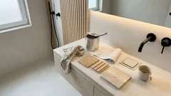 Menos azulejo, mais spa: 5 tendências de 2026 para uma casa de banho bonita e fácil de limpar