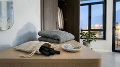 Cheiro a humidade no armário? O truque do carvão de bambu que faz diferença