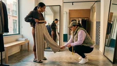 O corte de calças de alfaiataria que vai dominar o outono/inverno de 2026 — e porquê